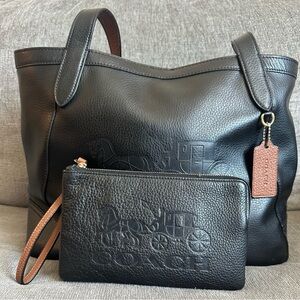 Coach leather shoulder bag and matching wristlet